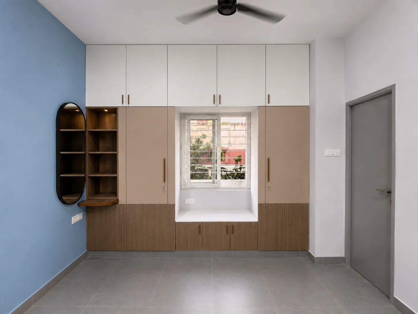 RA Residence — bedroom with built-in window seating, Urapakkam, Chennai